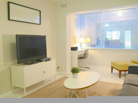Townshend Rd - Accommodation Burleigh 8
