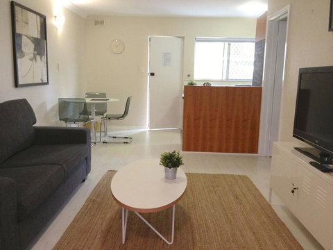 Townshend Rd - Accommodation Burleigh 6