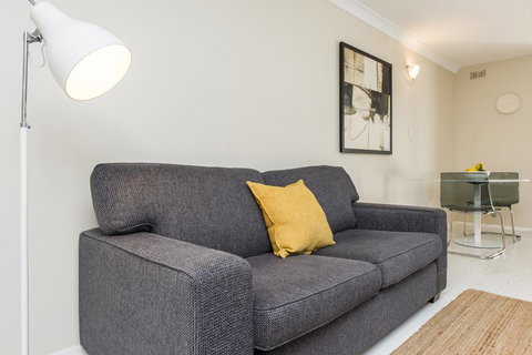 Townshend Rd - Accommodation Burleigh 43