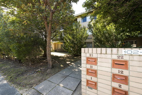 Townshend Rd - Accommodation Burleigh 27
