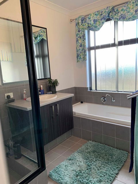 Stylish Colourfull Getaway - Accommodation Burleigh 11