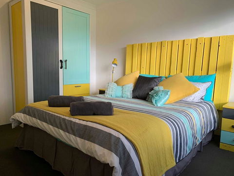 Stylish Colourfull Getaway - Accommodation Burleigh 6