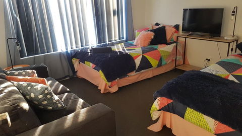 Stylish Colourfull Getaway - Accommodation Burleigh 8