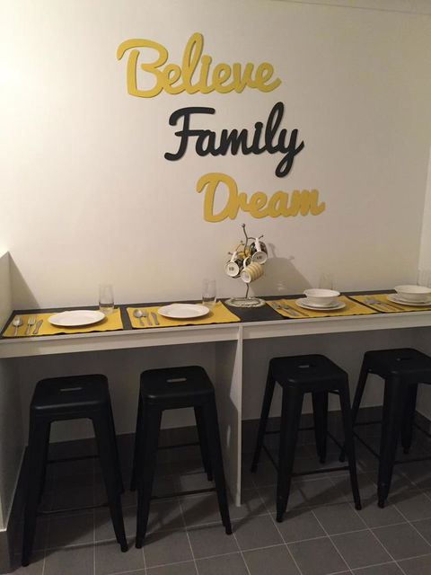 Stylish Colourfull Getaway - Accommodation Burleigh 4
