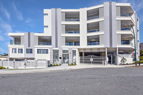 Infinite Apartment Opposite Garden City - Accommodation Burleigh 14