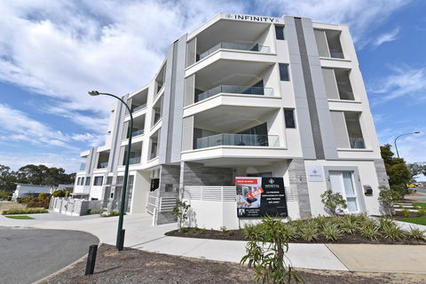 Infinite Apartment Opposite Garden City - Accommodation Burleigh 17