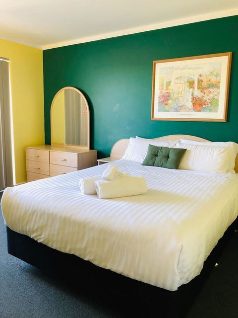 West Beach Lagoon 109 â€“ Amazing Location! - Accommodation Burleigh 5