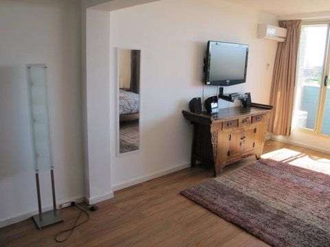 Studio 204 With Harbour, Ocean And Sunset Views From The Balcony - Accommodation Burleigh 14