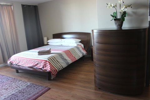 Studio 204 With Harbour, Ocean And Sunset Views From The Balcony - Accommodation Burleigh 16