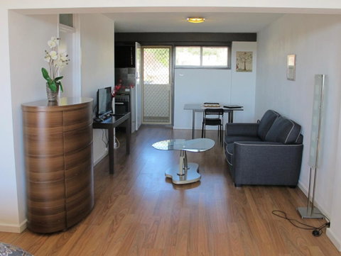 Studio 204 With Harbour, Ocean And Sunset Views From The Balcony - Accommodation Burleigh 3