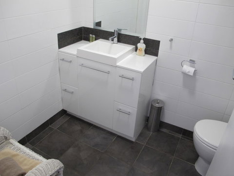 Studio 204 With Harbour, Ocean And Sunset Views From The Balcony - Accommodation Burleigh 5