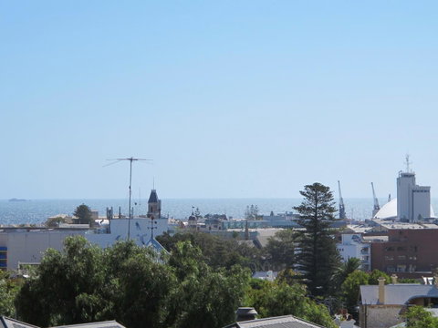 Studio 204 With Harbour, Ocean And Sunset Views From The Balcony - Accommodation Burleigh 13