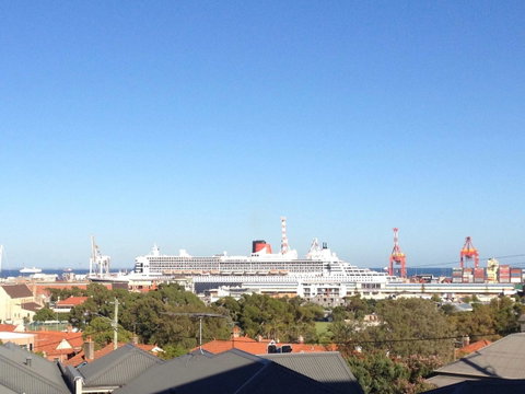 Studio 204 With Harbour, Ocean And Sunset Views From The Balcony - Accommodation Burleigh 1
