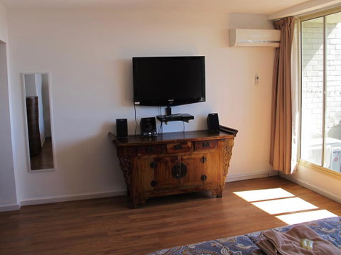 Studio 204 With Harbour, Ocean And Sunset Views From The Balcony - Accommodation Burleigh 7