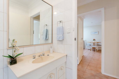Solhaven - Accommodation Burleigh 10