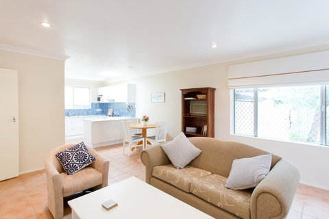 Solhaven - Accommodation Burleigh 6