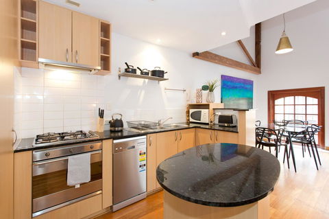 Windows On Pakenham - Accommodation Burleigh 7