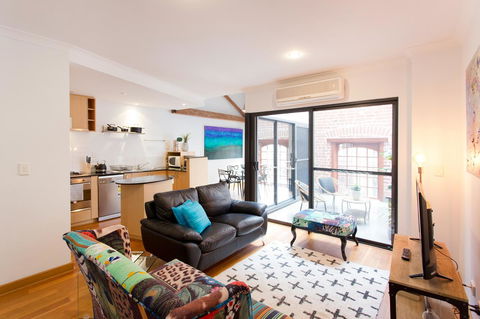 Windows On Pakenham - Accommodation Burleigh 0