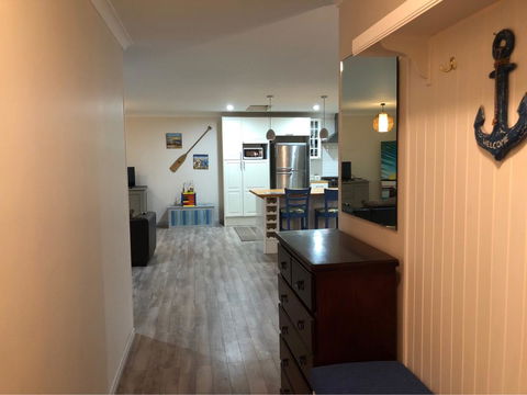 Halls Head Beach House - Accommodation Burleigh 2