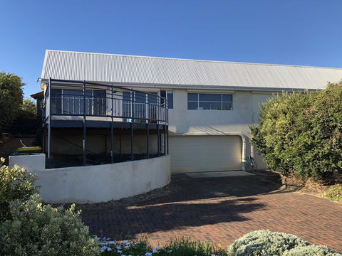 Halls Head Beach House - Accommodation Burleigh 1