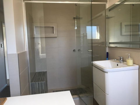 Halls Head Beach House - Accommodation Burleigh 10