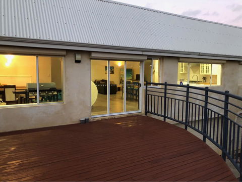 Halls Head Beach House - Accommodation Burleigh 11