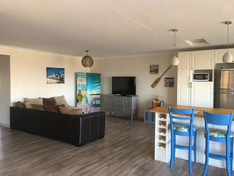Halls Head Beach House - Accommodation Burleigh 5