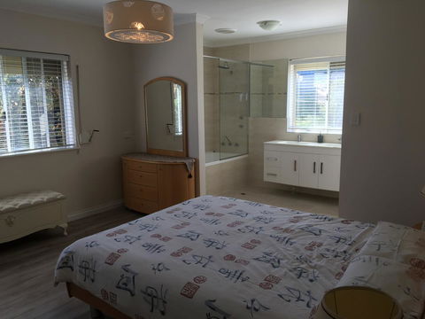 Halls Head Beach House - Accommodation Burleigh 6