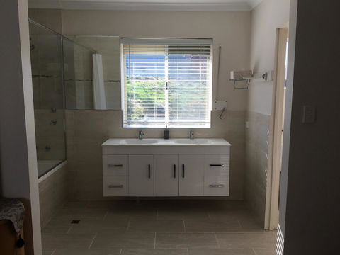 Halls Head Beach House - Accommodation Burleigh 7