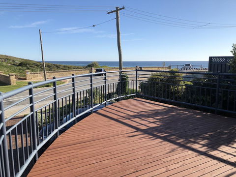 Halls Head Beach House - Accommodation Burleigh 0
