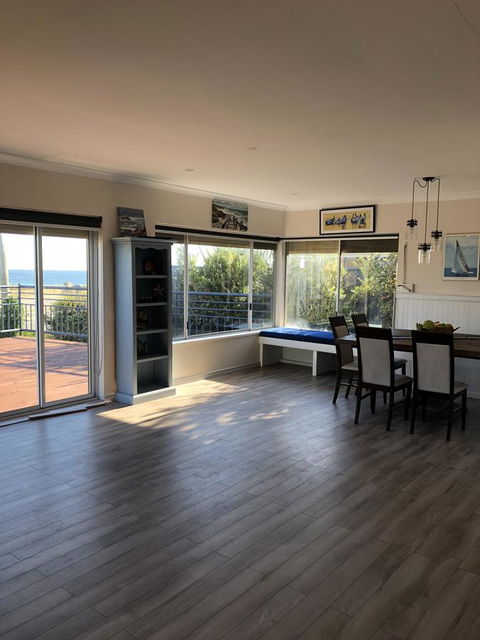 Halls Head Beach House - Accommodation Burleigh 3