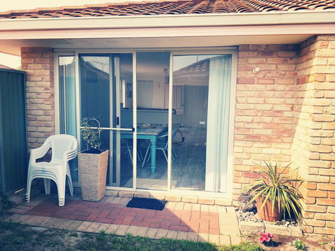 Sea-Esta - Accommodation Burleigh 10