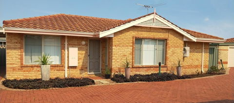 Sea-Esta - Accommodation Burleigh 1
