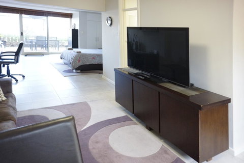 Studio 4 - Ground Floor Fremantle Apartment - Accommodation Burleigh 7