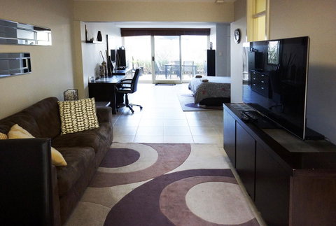 Studio 4 - Ground Floor Fremantle Apartment - Accommodation Burleigh 3