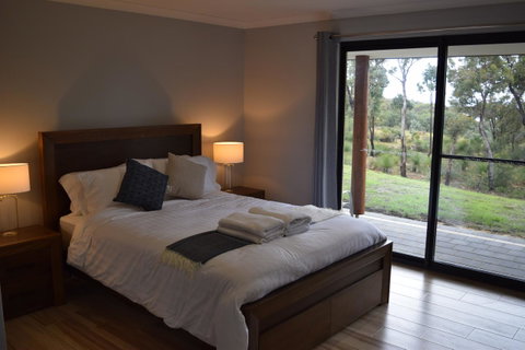 Eagle Bay House - Accommodation Burleigh 4