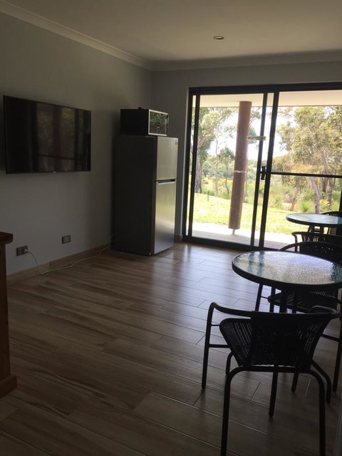 Eagle Bay House - Accommodation Burleigh 10