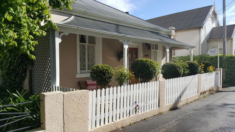 Arendon Cottage - Accommodation Burleigh 0