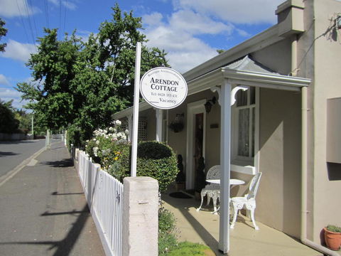 Arendon Cottage - Accommodation Burleigh 2