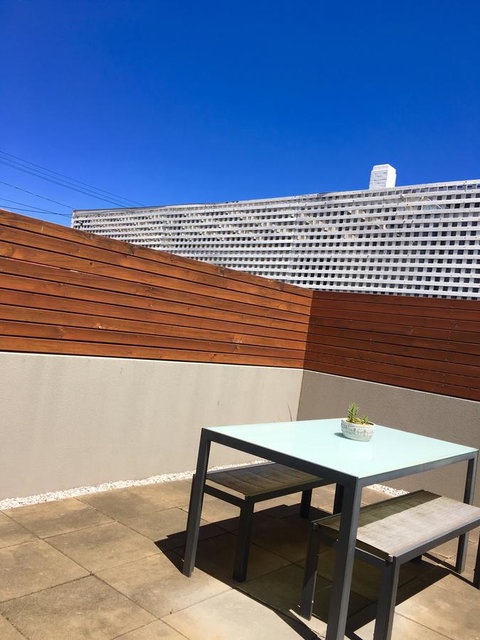 Sandy Bay Studio Apartment - Accommodation Burleigh 12