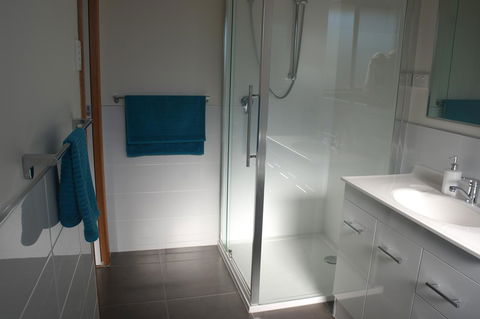 Modern 2 Bedroom Appartment - Accommodation Burleigh 10