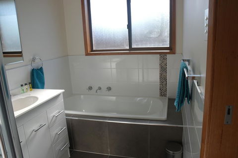 Modern 2 Bedroom Appartment - Accommodation Burleigh 9