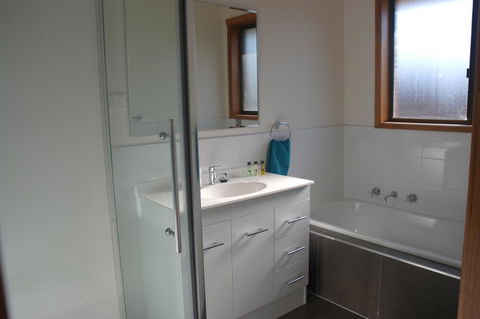Modern 2 Bedroom Appartment - Accommodation Burleigh 11