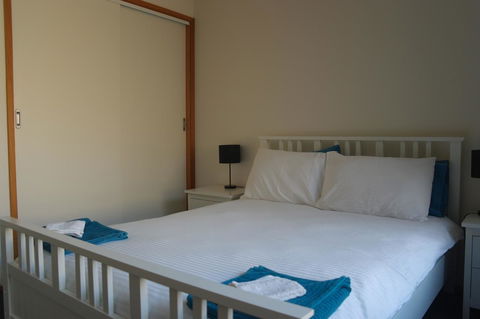 Modern 2 Bedroom Appartment - Accommodation Burleigh 8