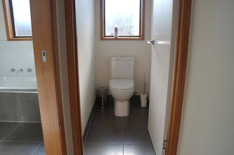 Modern 2 Bedroom Appartment - Accommodation Burleigh 12