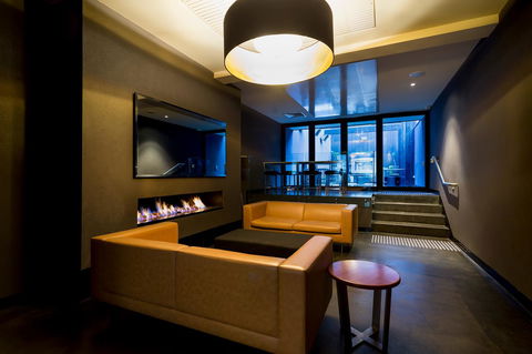 Customs House Hotel - Accommodation Burleigh 30