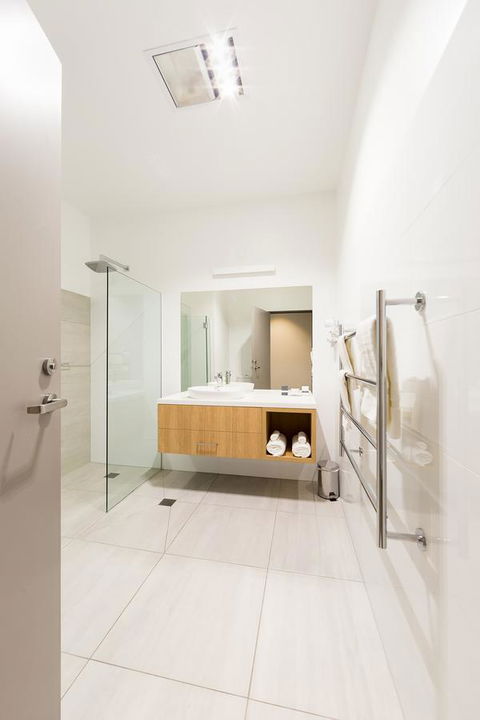 Customs House Hotel - Accommodation Burleigh 35