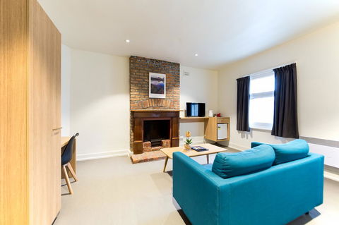 Customs House Hotel - Accommodation Burleigh 41