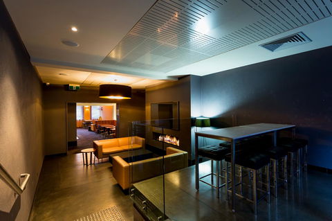 Customs House Hotel - Accommodation Burleigh 32