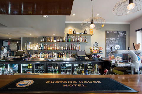 Customs House Hotel - Accommodation Burleigh 33